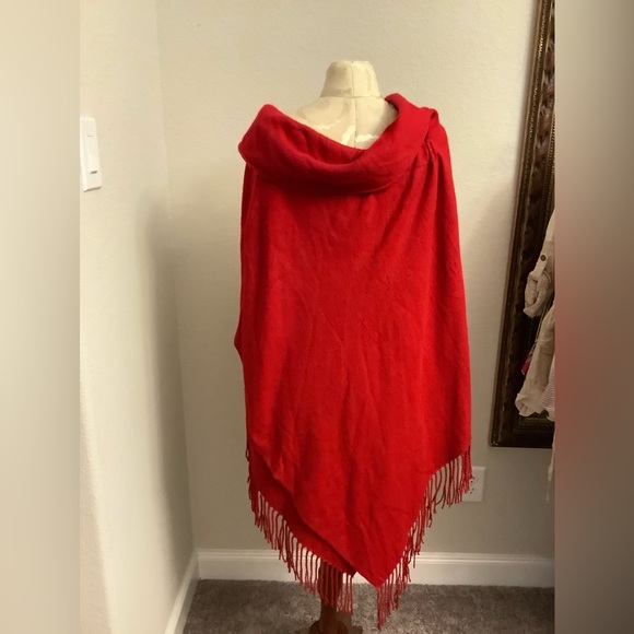 V one size fits all red sweater - Picture 5 of 6